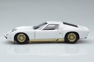 Lamborghini Miura SV Valge AUTOart 1:18 74544 Metall - pilt 5/8