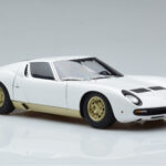 Lamborghini Miura SV Valge AUTOart 1:18 - image 6 of 8