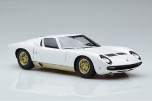 Lamborghini Miura SV Valge AUTOart 1:18 74544 Metall - pilt 6/8