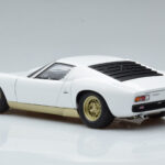 Lamborghini Miura SV Valge AUTOart 1:18 - image 7 of 8