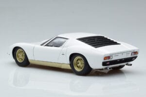 Lamborghini Miura SV Valge AUTOart 1:18 74544 Metall - pilt 7/8