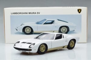 Lamborghini Miura SV Valge AUTOart 1:18 74544 Metall - pilt 8/8