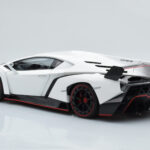 Lamborghini Veneno Valge AUTOart 1:18 - image 7 of 8