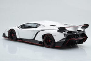 Lamborghini Veneno Valge AUTOart 1:18 74507 Metall - pilt 7/8