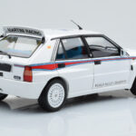 Lancia Delta HF Integrale 6 Valge Kyosho 1:18 - image 4 of 8