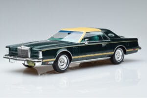 Lincoln Continental Mark V Tumerohelineе MCG 1:18 MCG18404 Metall