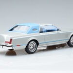 Lincoln Continental Mark V Hõbedane MCG 1:18 - image 2 of 6
