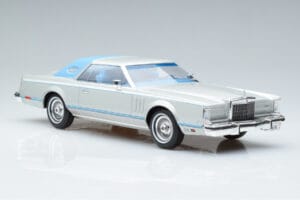 Lincoln Continental Mark V Hõbedane MCG 1:18 MCG18403 Metall - pilt 4/6