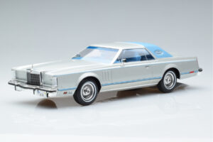 Lincoln Continental Mark V Hõbedane MCG 1:18