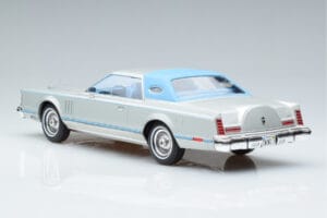 Lincoln Continental Mark V Hõbedane MCG 1:18 MCG18403 Metall - pilt 5/6
