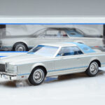 Lincoln Continental Mark V Hõbedane MCG 1:18 - image 6 of 6