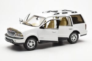 Lincoln Navigator Valge AUTOart 1:18 72761 Metall - pilt 2/8