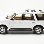 Lincoln Navigator Valge AUTOart 1:18 - image 4 of 8