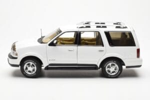 Lincoln Navigator Valge AUTOart 1:18 72761 Metall - pilt 4/8