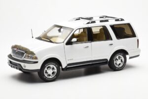 Lincoln Navigator Valge AUTOart 1:18