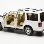 Lincoln Navigator Valge AUTOart 1:18 - image 5 of 8