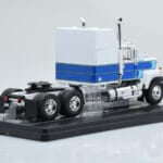 Mack Superliner Magnum Valge Sinine IXO 1:43 - image 2 of 6