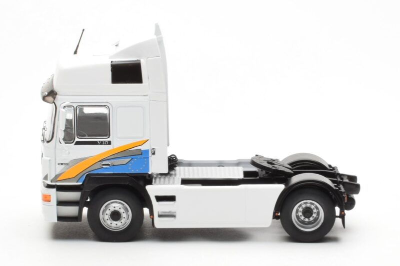 MAN F2000 Valge IXO 1:43