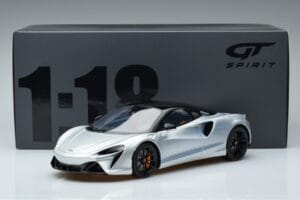 McLaren Artura Hõbedane GT Spirit 1:18 GT873 Vaik - pilt 6/6