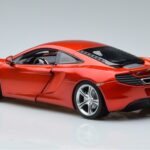 McLaren MP4-12C Stig Top Gear Figuuriga Minichamps 1:18 519101330 Metall - image 6 of 7
