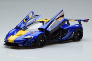 McLaren P1 GTR Sinine Kollaste Triipudega AUTOart 1:18 81542 Komposiit - pilt 2/7