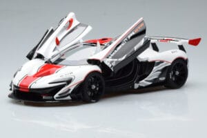 McLaren P1 GTR Läikiv Valge Punaste Triipudega AUTOart 1:18 81541 Komposiit - pilt 2/7