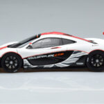 McLaren P1 GTR Läikiv Valge Punaste Triipudega AUTOart 1:18 - image 4 of 7