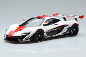 McLaren P1 GTR Läikiv Valge Punaste Triipudega AUTOart 1:18