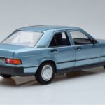 Mercedes 190E W201 Helesinine Norev 1:18 - image 3 of 7
