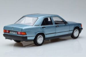 Mercedes 190E W201 Helesinine Norev 1:18 183828 Metall - pilt 3/7