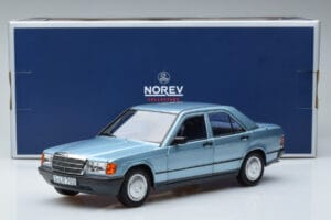 Mercedes 190E W201 Helesinine Norev 1:18 183828 Metall - pilt 7/7