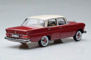 Mercedes 200 W110 Punane Norev 1:18 183706 Metall - pilt 3/7