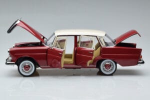 Mercedes 200 W110 Punane Norev 1:18 183706 Metall - pilt 4/7