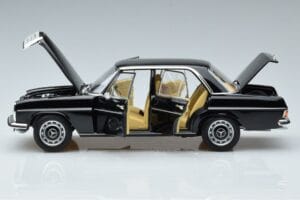 Mercedes 200 W115 Piiratud Väljaanne Norev 1:18 183775 Metall - pilt 4/8
