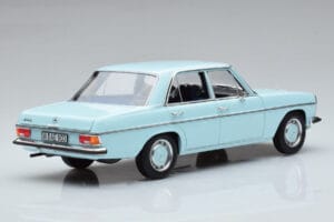 Mercedes 200 W115 Norev 1:18 183777 Metall - pilt 3/7