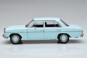 Mercedes 200 W115 Norev 1:18 183777 Metall - pilt 4/7