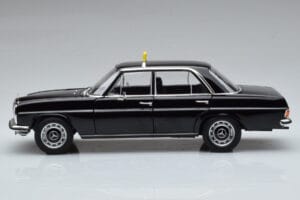 Mercedes 200 W115 Takso Norev 1:18 183776 Metall - pilt 4/7