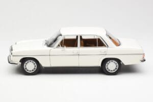 Mercedes 200 W115 Valge Norev 1:18 183770 Metall - pilt 4/8