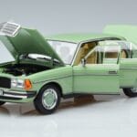 Mercedes 200 W123 Roheline Norev 1:18 183796 Metall - image 2 of 7