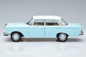 Mercedes 220 S W111 Sinine Norev 1:18 183920 Metall - pilt 4/7