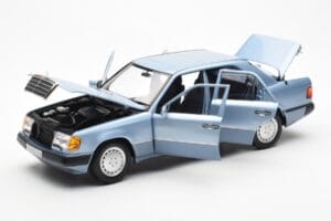 Mercedes 230E W124 Helesinise Metallic Norev 1:18 183945 Metall - pilt 2/8