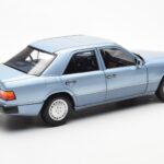 Mercedes 230E W124 Helesinise Metallic Norev 1:18 - image 3 of 8