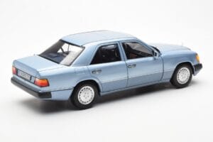 Mercedes 230E W124 Helesinise Metallic Norev 1:18 183945 Metall - pilt 3/8