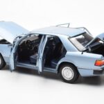 Mercedes 230E W124 Helesinise Metallic Norev 1:18 - image 5 of 8