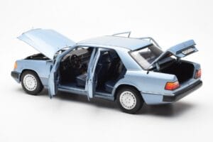 Mercedes 230E W124 Helesinise Metallic Norev 1:18 183945 Metall - pilt 5/8