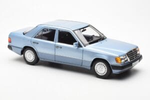 Mercedes 230E W124 Helesinise Metallic Norev 1:18 183945 Metall - pilt 6/8