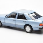 Mercedes 230E W124 Helesinise Metallic Norev 1:18 - image 7 of 8