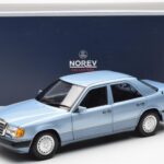Mercedes 230E W124 Helesinise Metallic Norev 1:18 - image 8 of 8