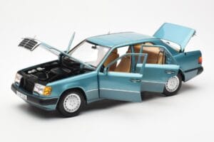 Mercedes 230E W124 Beryl Metallic Edasimüüja Väljaanne Norev 1:18 B66040698 Metall - pilt 2/8