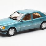 Mercedes 230E W124 Beryl Metallic Edasimüüja Väljaanne Norev 1:18